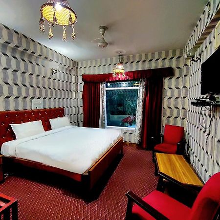 Hotel International Srinagar Екстер'єр фото