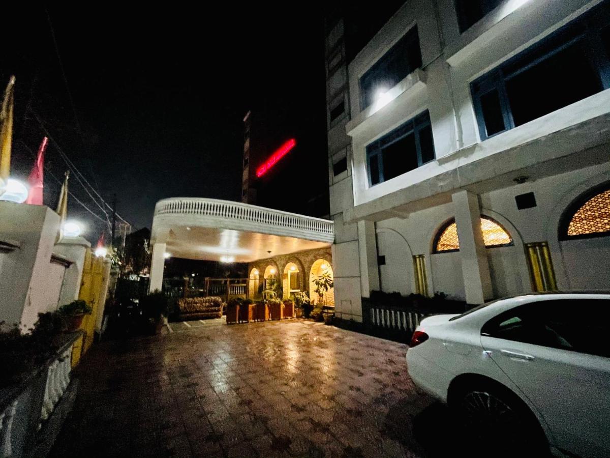 Hotel International Srinagar Екстер'єр фото