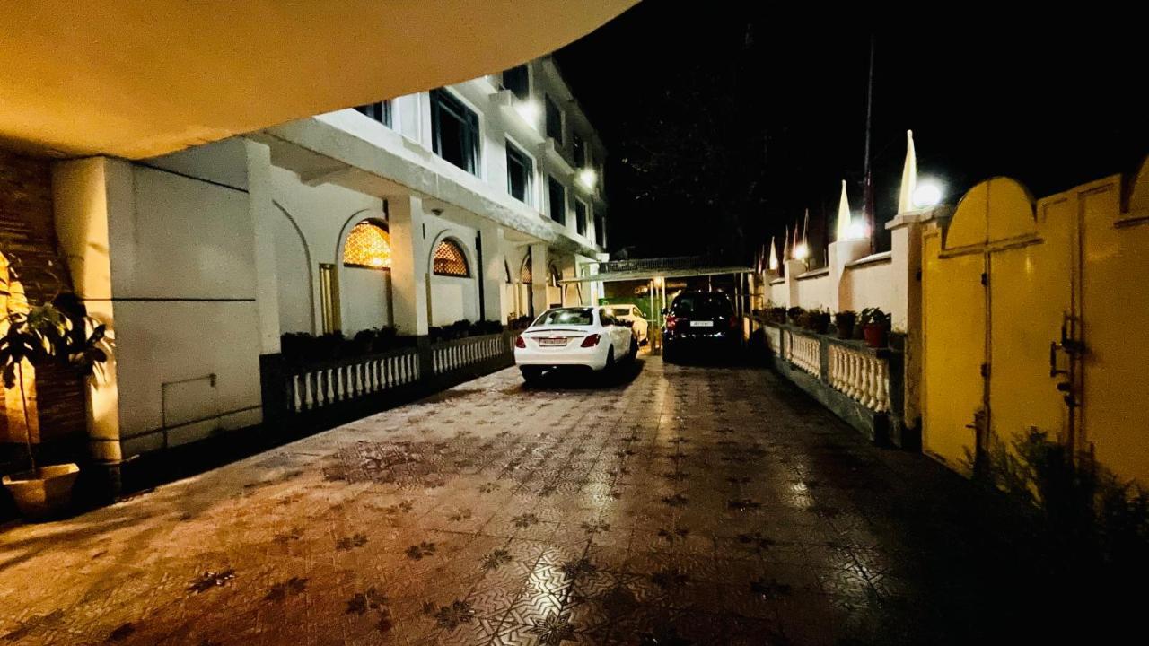 Hotel International Srinagar Екстер'єр фото