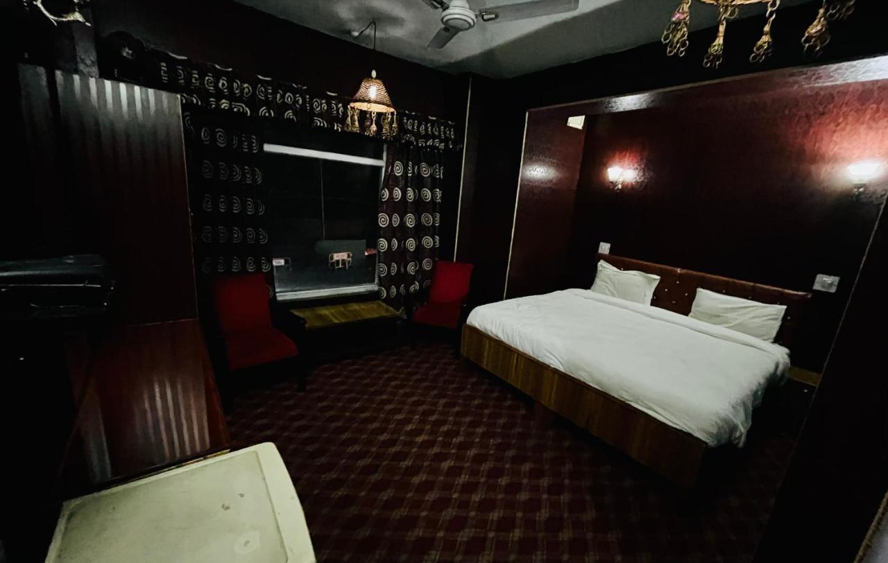 Hotel International Srinagar Екстер'єр фото
