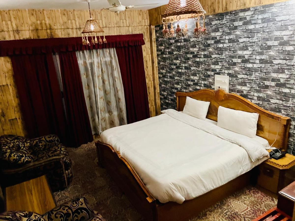Hotel International Srinagar Екстер'єр фото