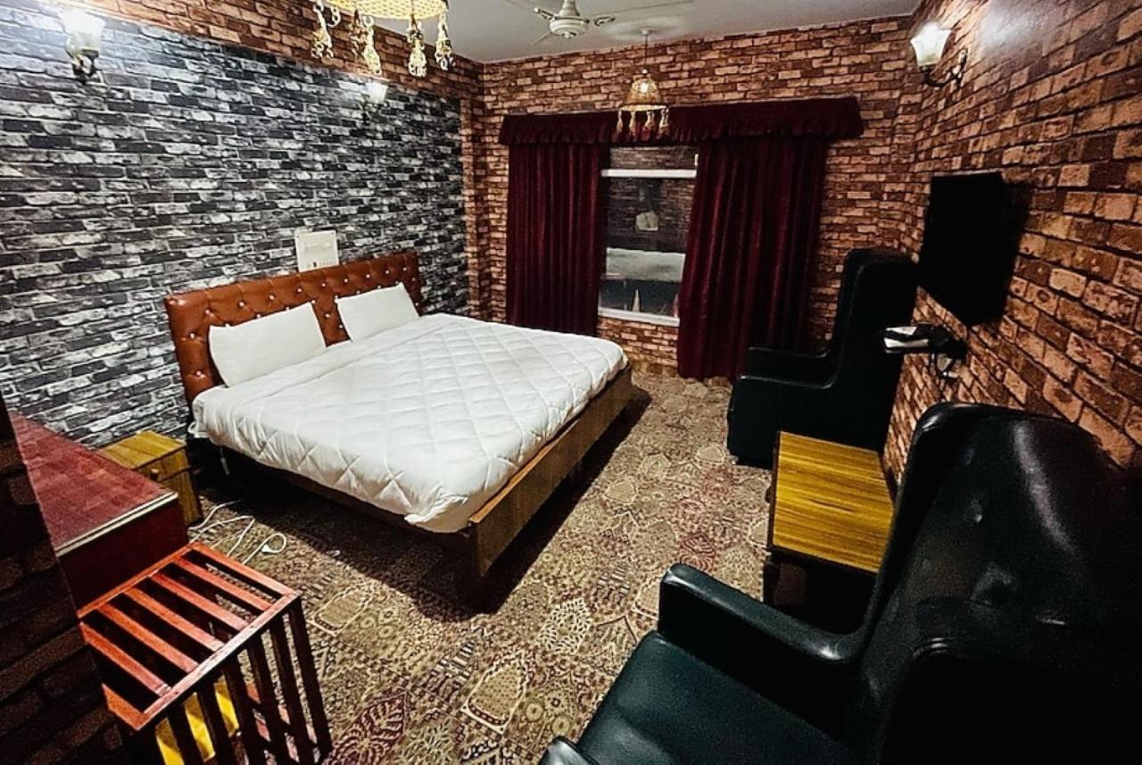 Hotel International Srinagar Екстер'єр фото