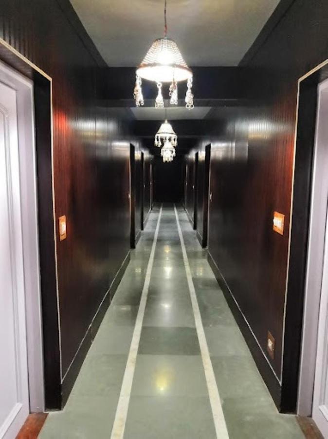 Hotel International Srinagar Екстер'єр фото