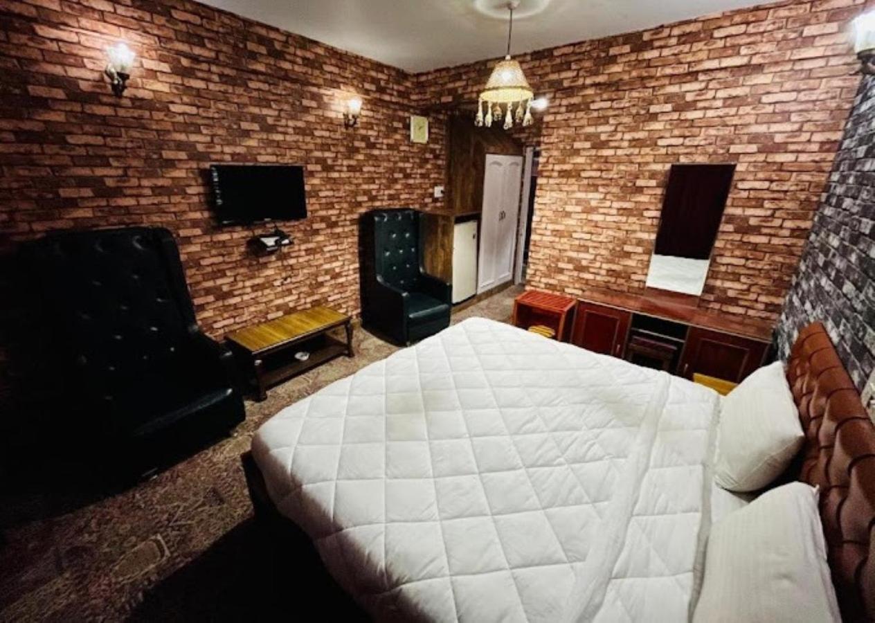 Hotel International Srinagar Екстер'єр фото