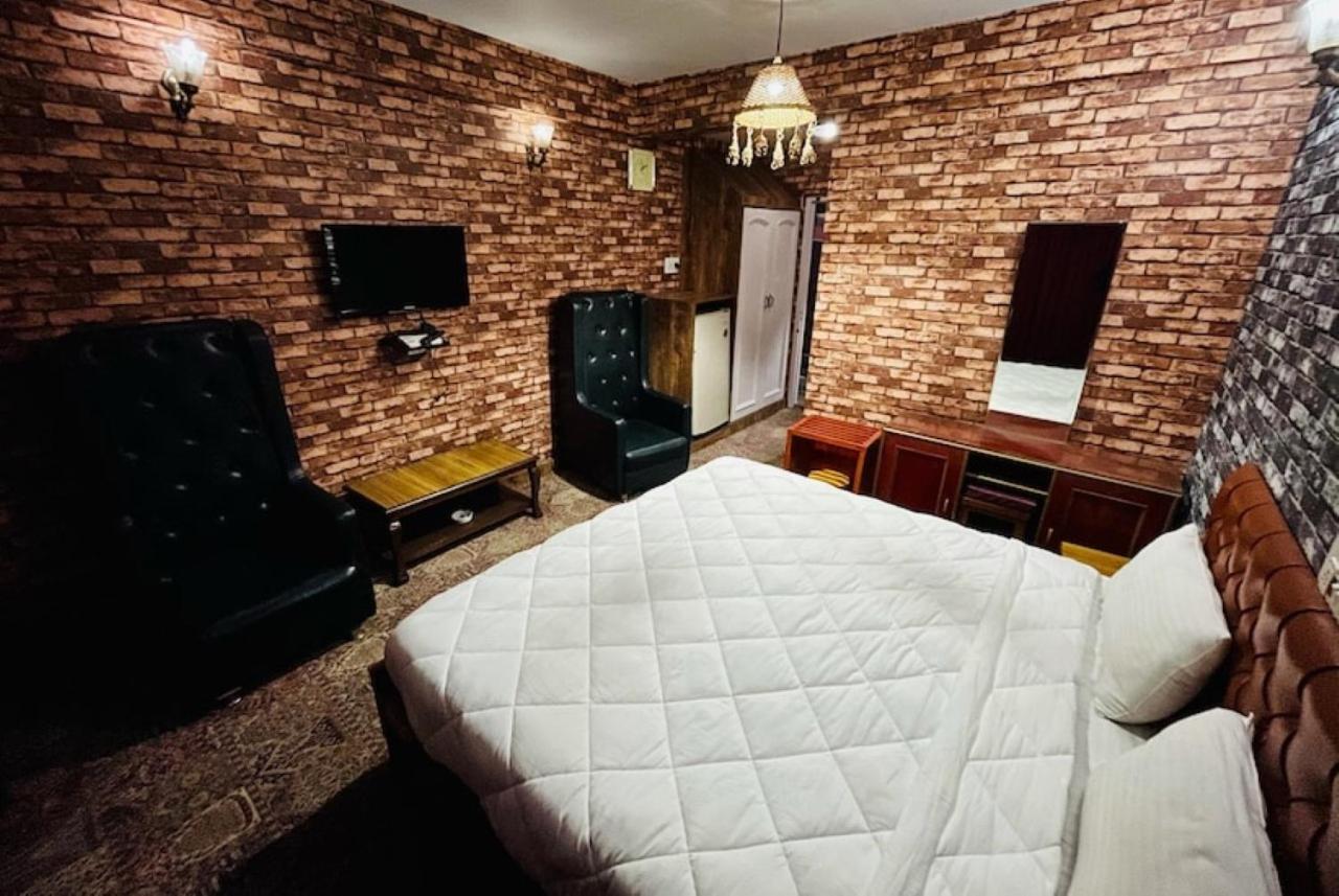 Hotel International Srinagar Екстер'єр фото