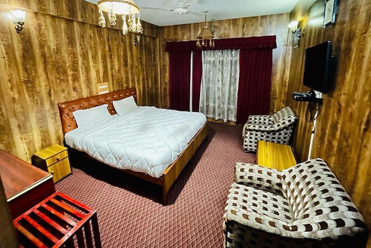 Hotel International Srinagar Екстер'єр фото