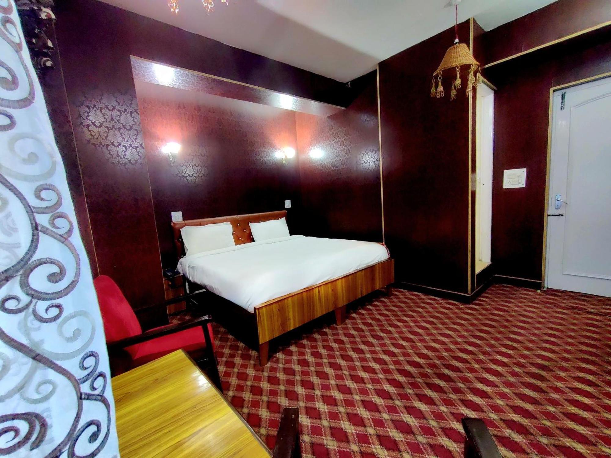 Hotel International Srinagar Екстер'єр фото